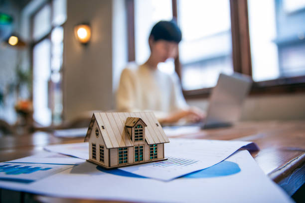 Are there any advantages to using a local real estate agency?