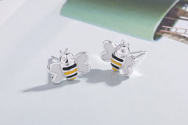 honey bee earrings